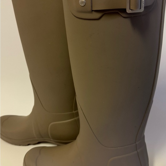 HUNTER • BOOTS
Women • Size US 7 • Excellent condition - Picture 2 of 6